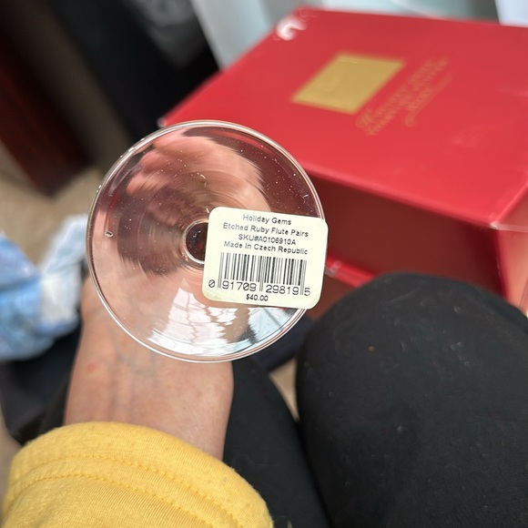 Beautiful holiday Lenox Holiday Gems toasting flutes. Set of 2. Orig. $40 each - Picture 6 of 9